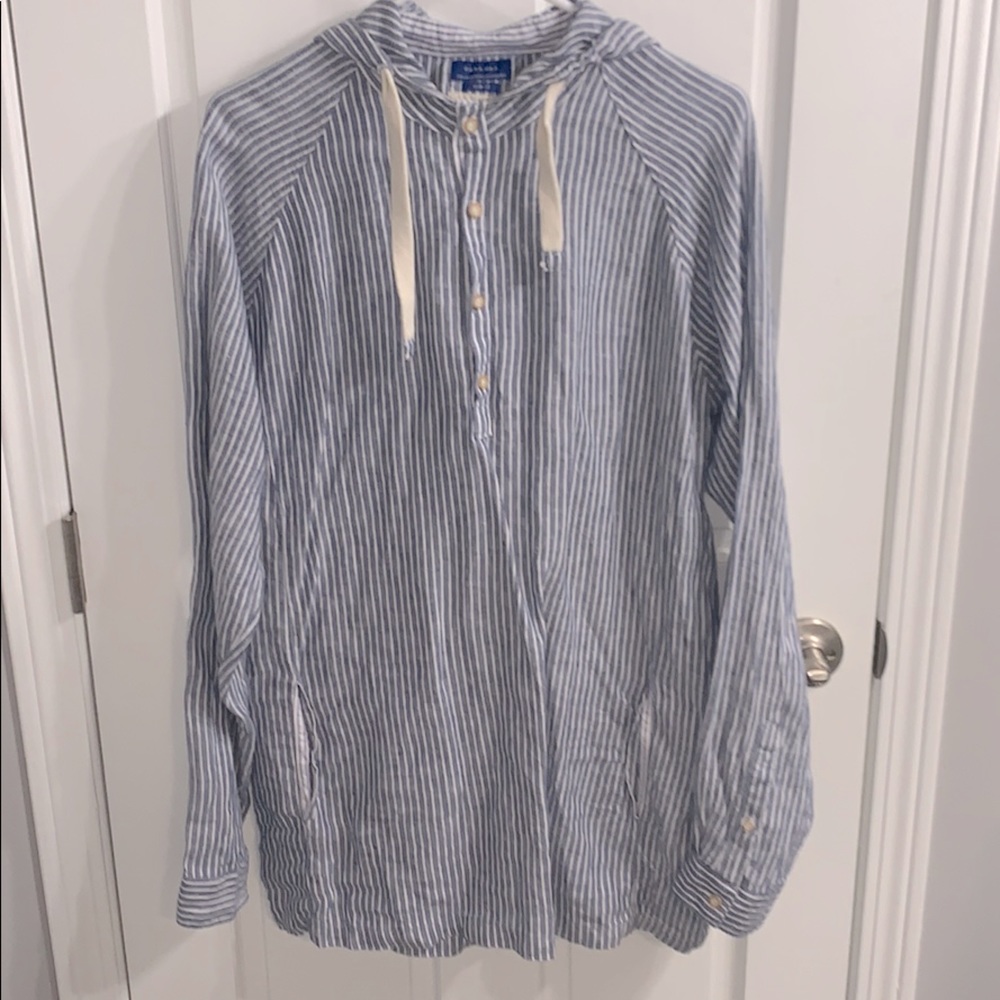 Striped hooded button up halfway with side pockets